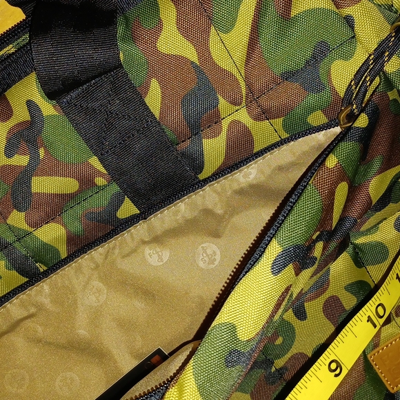 Focused Space camouflage tote/messager bag - Picture 9 of 12